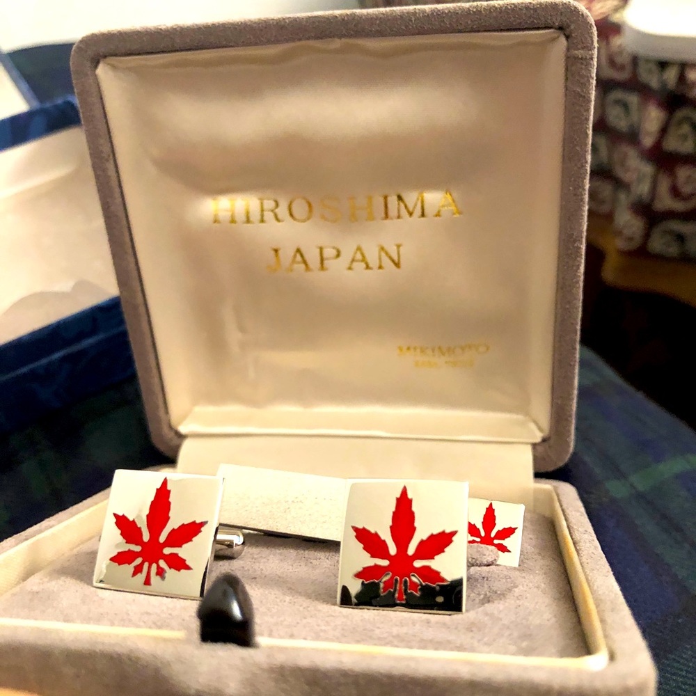 Miki moto sterling silver pakalolo leaf cuff links and pin. Very rare